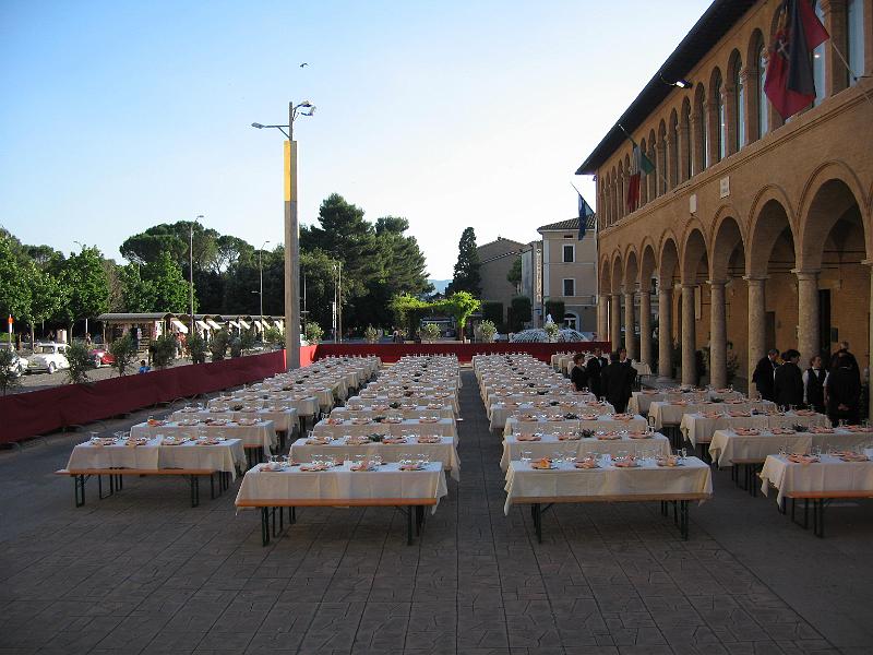 00 - Cena in Piazza.JPG